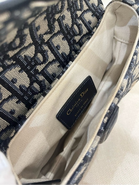 Like New Dior Navy & Ivory Oblique Mini Saddle Bag with Gold 'D' Charm 2020 - Picture 8 of 8